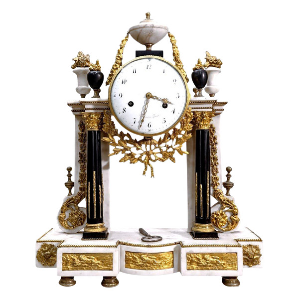 Pendule Portique d'époque Louis XVI En Bronze Doré Et Marbre Blanc