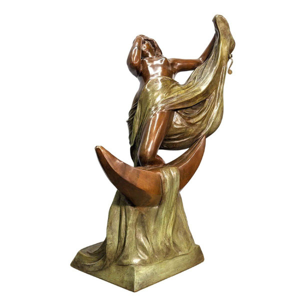 Giovane ragazza drappeggiata in bronzo stile Art Nouveau doppia patina verde