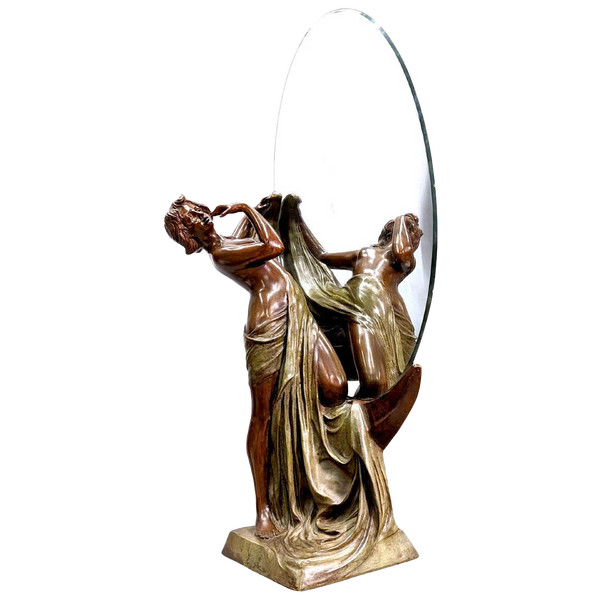Giovane ragazza drappeggiata in bronzo stile Art Nouveau doppia patina verde