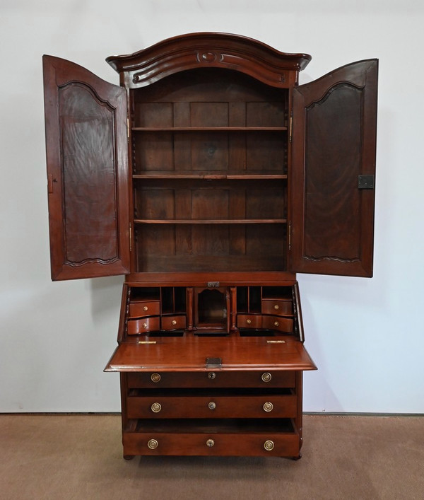 Exceptional Scriban Chest of Drawers from Port Nantais in Cuban Mahogany – 1750