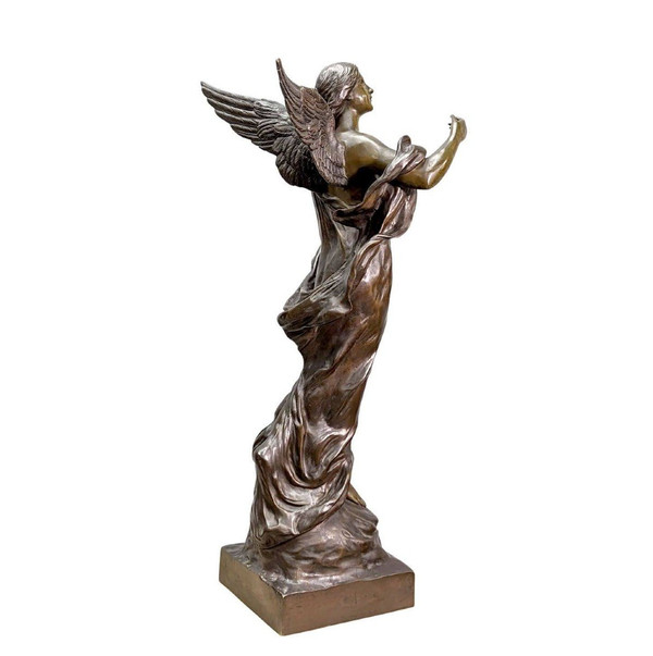 "ispirazione" Grande bronzo di giovane donna alata di Pierre Etienne Daniel Campagne.