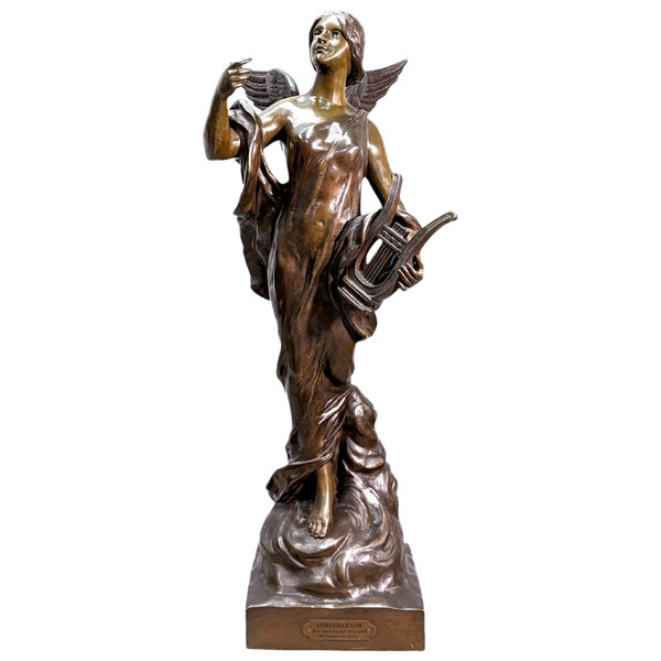 "ispirazione" Grande bronzo di giovane donna alata di Pierre Etienne Daniel Campagne.