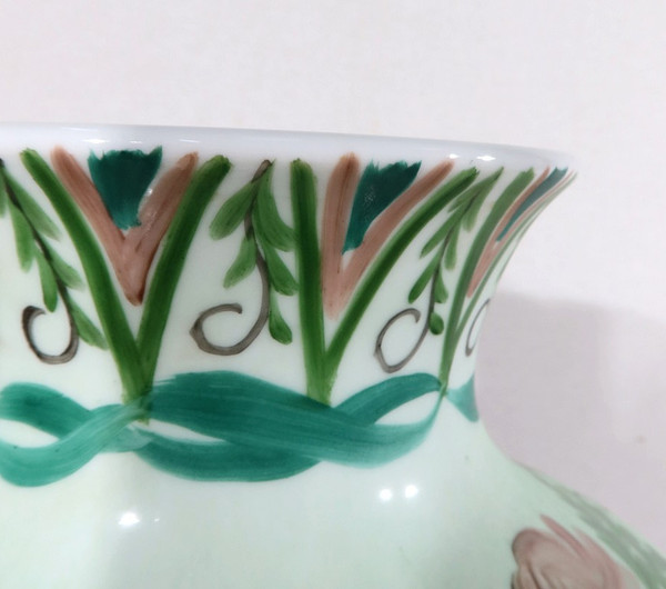 Mit Blumen verzierte Limoges-Porzellanvase – frühes 20. Jahrhundert