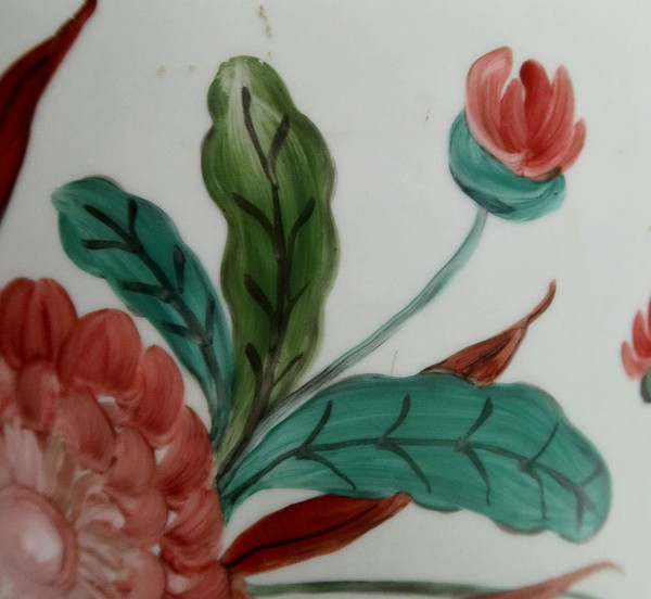 Mit Blumen verzierte Limoges-Porzellanvase – frühes 20. Jahrhundert