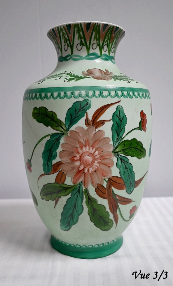 Mit Blumen verzierte Limoges-Porzellanvase – frühes 20. Jahrhundert