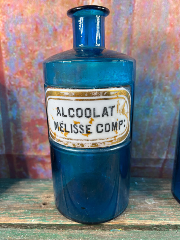 Set mit 4 alten blauen Apothekenflaschen um 1860