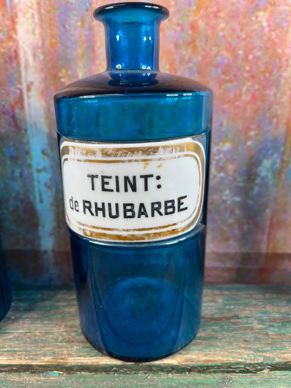 Set mit 4 alten blauen Apothekenflaschen um 1860