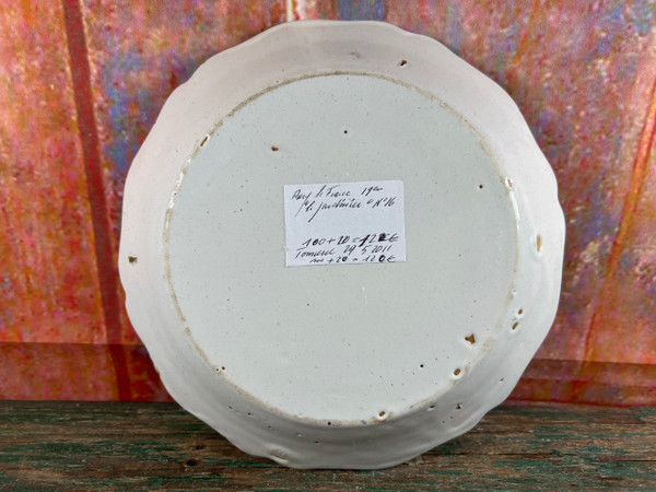 XIX piatto in terracotta di Nevers Ancy le Franc donna di professione di arredamento con rastrello