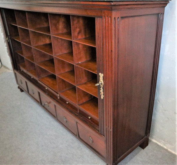 Großer Aktenschrank mit Vorhängen, Mahagoni, Marmorplatte, Louis XVI-Zeit