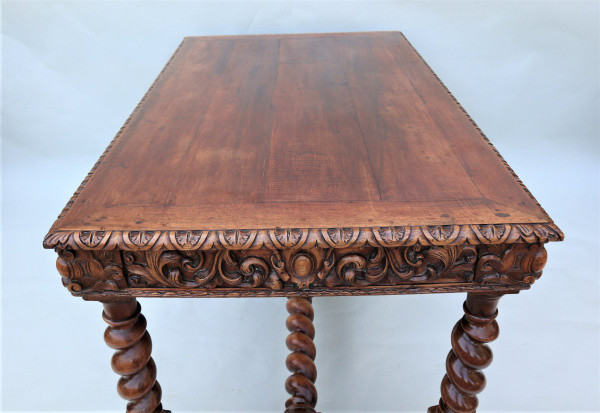 Grande Table De Milieu En Chêne Sculpté De Style Louis XIII