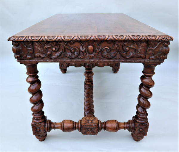 Grande Table De Milieu En Chêne Sculpté De Style Louis XIII