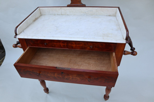 Coiffeuse à Psyché, Table De Toilette En Acajou Et Placage d'Acajou Flammé, XIXeme Siècle