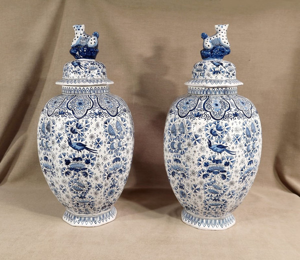 Pair of Delft-style earthenware vases - Late 19th century
