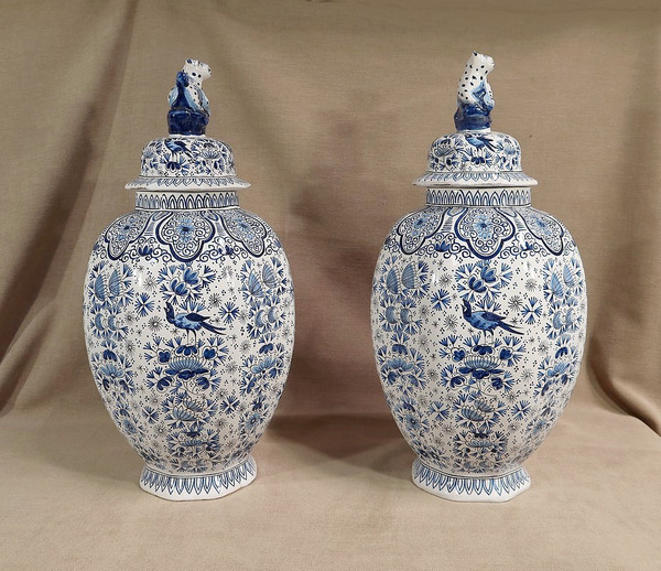 Pair of Delft-style earthenware vases - Late 19th century