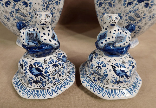 Pair of Delft-style earthenware vases - Late 19th century