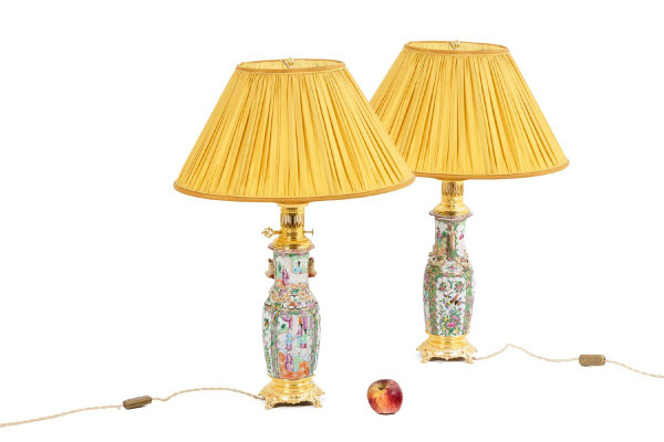 Paire De Lampes En Porcelaine De Canton Et Bronze Doré, Circa 1880, LS4849553A