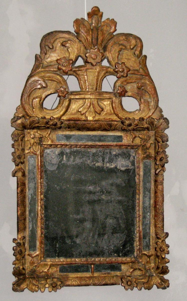 Specchiera Con Parechiusure Sormontata Da Frontone, Legno Dorato, Epoca Luigi XIV