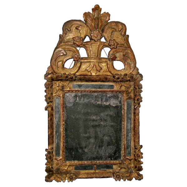 Specchiera Con Parechiusure Sormontata Da Frontone, Legno Dorato, Epoca Luigi XIV