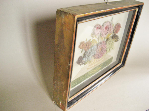 fleurs en soie brodée dans un cadre vitrine, époque Napoléon III