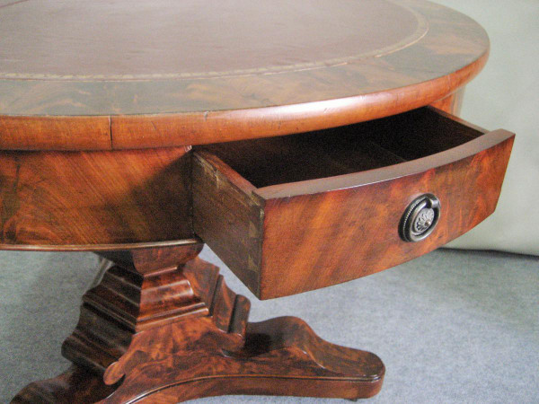 Guéridon époque Restauration Acajou Flammé Dessus Cuir