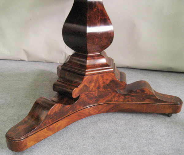 Guéridon époque Restauration Acajou Flammé Dessus Cuir