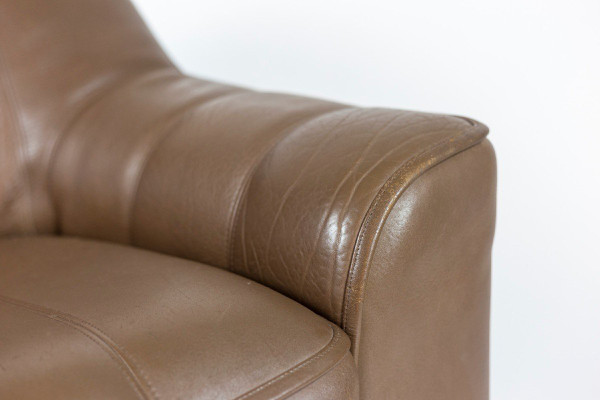 Fauteuil et son ottoman en cuir, années 1970, LS48011051