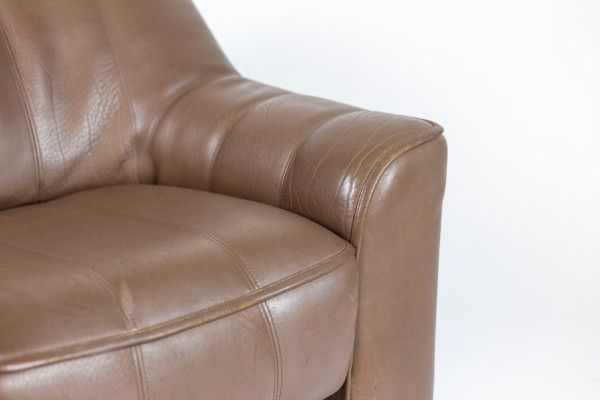 Fauteuil et son ottoman en cuir, années 1970, LS48011051