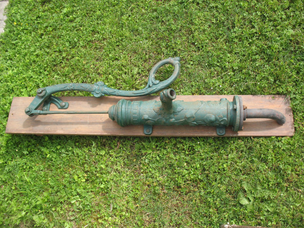 Cast iron water pump, 19th century, Chappée brand, decorated with dolphin and plants h: 140 cm