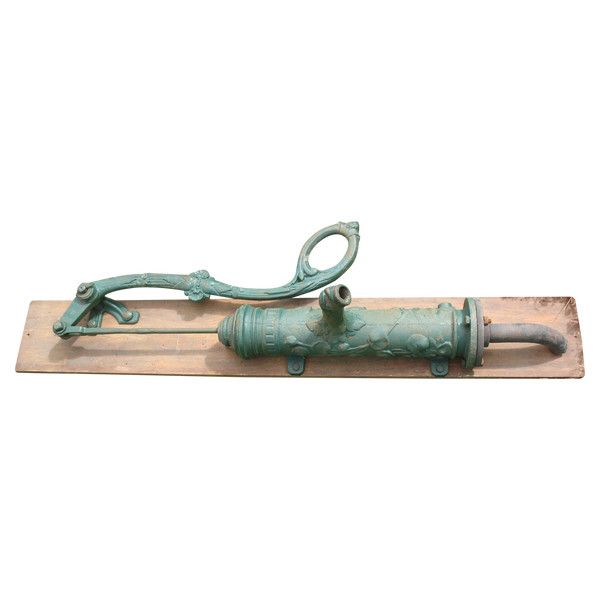Cast iron water pump, 19th century, Chappée brand, decorated with dolphin and plants h: 140 cm