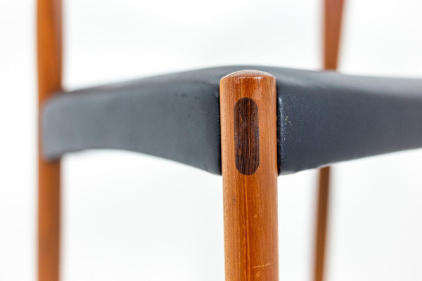 Harry Østergaard, Series Of Four Chairs