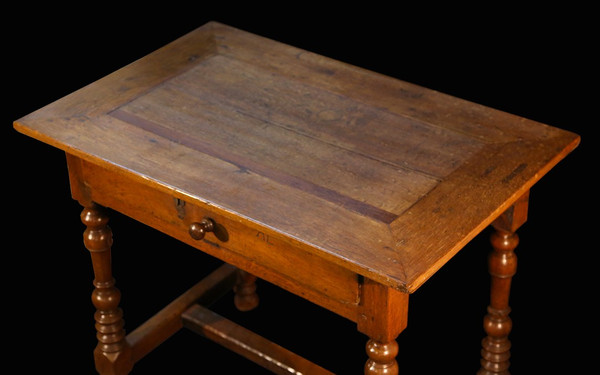 Petite table à écrire Louis XIII XVIIème siècle 