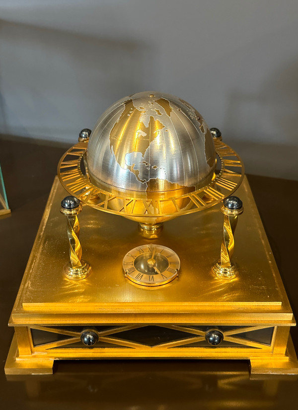 Hour Lavigne, Bronze Globe Table Clock