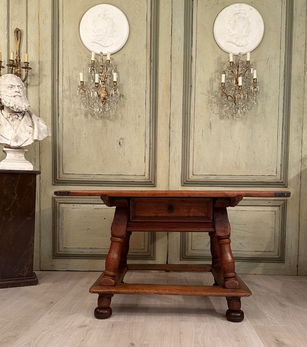 Table De Changeur En Noyer d'Epoque XVIIeme Siecle