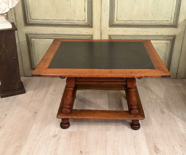 Table De Changeur En Noyer d'Epoque XVIIeme Siecle