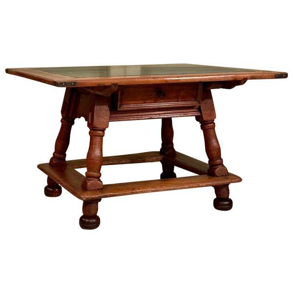 Table De Changeur En Noyer d'Epoque XVIIeme Siecle