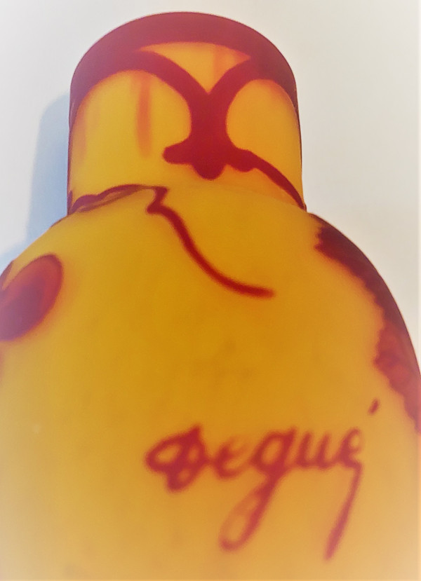Vine decor vase cleared with acid signed by Degué David GUERON (1892-1950) height 13.8 diam 7 cm
