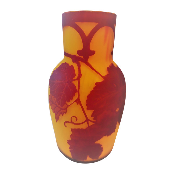 Vase mit Weinrebendekor, mit Säure gereinigt, signiert von Degué David GUERON (1892-1950), Höhe 13,8 Durchmesser 7 cm