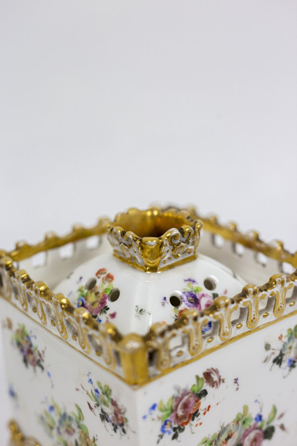 Pair Of Paris Porcelain Covered Pots, 19th Century - LS3142301