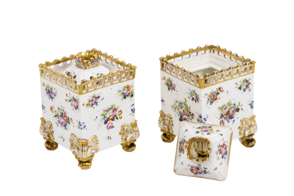 Pair Of Paris Porcelain Covered Pots, 19th Century - LS3142301