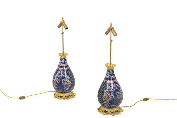 Coppia di lampade in maiolica di Delft e bronzo dorato, circa 1880 - LS4242671