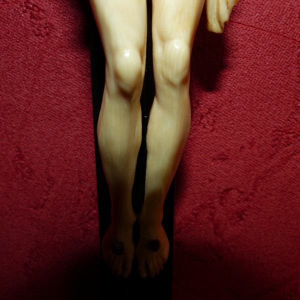 Crucifix avec croix en ébène et beau Christ sculpté 19ème