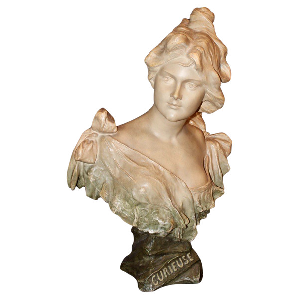 Jugendstil-Skulptur einer jungen Frau mit dem Titel „Curious“ von Madrassi