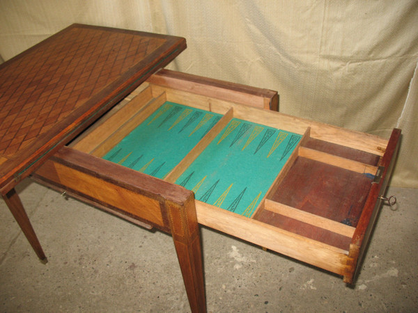 Table à jeux et à système en marqueterie à décor de losanges époque 19ème de style Louis XVI