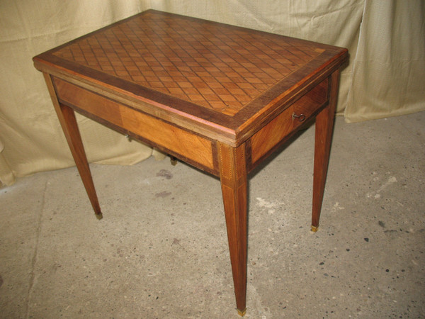 Table à jeux et à système en marqueterie à décor de losanges époque 19ème de style Louis XVI