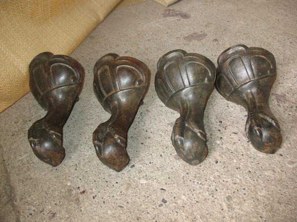 Set of 4 cast iron bathtub clogs, 19th century, perfect condition