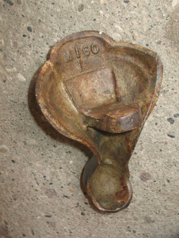 Set of 4 cast iron bathtub clogs, 19th century, perfect condition