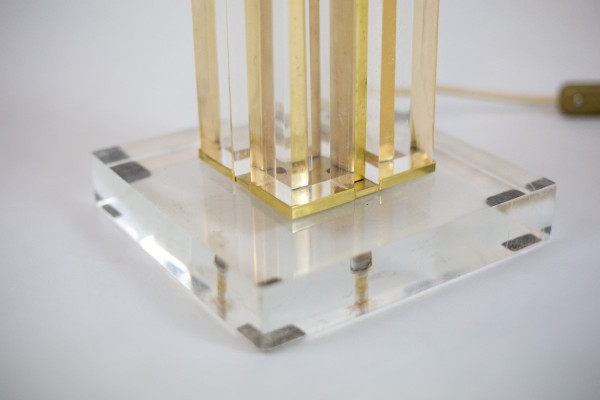 Romeo Rega, Lampe aus Lucite und goldenem Messing, 1970er Jahre - Ls4129721