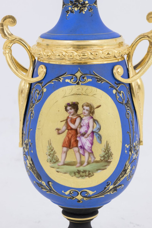 Coppia Di Lampade In Porcellana Stile Neoclassico, Periodo Napoleone III - LS40641431