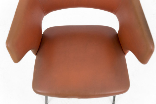 Poltrona in metallo laccato nero e Skaï arancione, anni '50 - LS4074251
