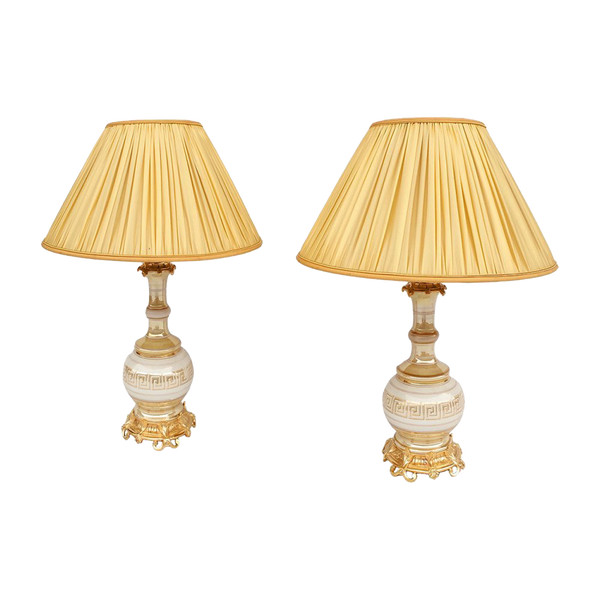 Coppia di lampade in porcellana crema e oro iridescente, XIX secolo - LS3351771